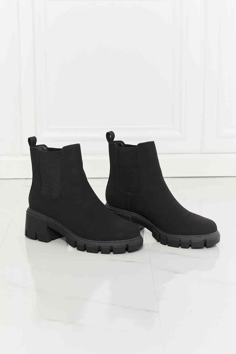 Chelsea Boots in Black