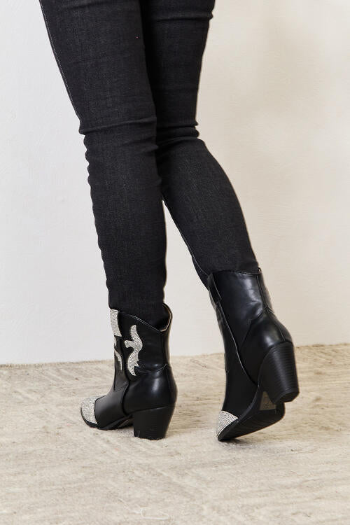 Pointed  Boots