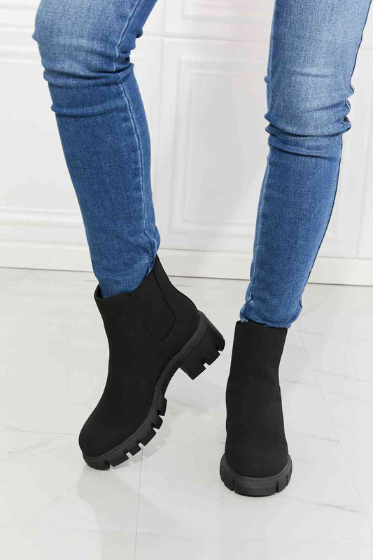 Chelsea Boots in Black